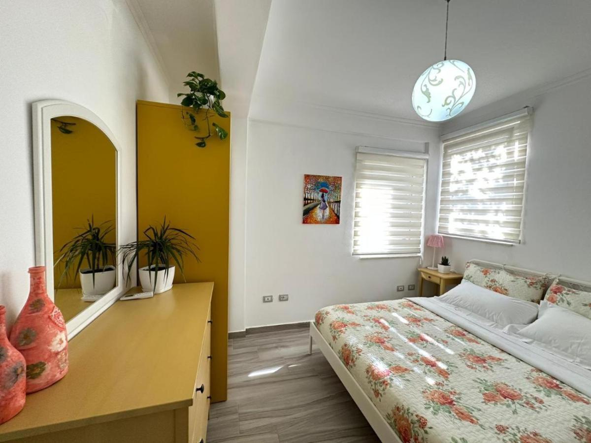 Sofia'S Holiday Apartment Vlore Exterior photo